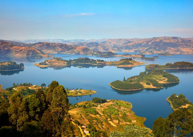 poznávací zájezd uganda, zájezd uganda, jezero, člun, Lake Bunyonyi