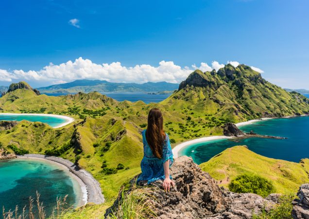 pohledy na zátoky a pláže Padar, vyhlídka, písečné pláže, hory